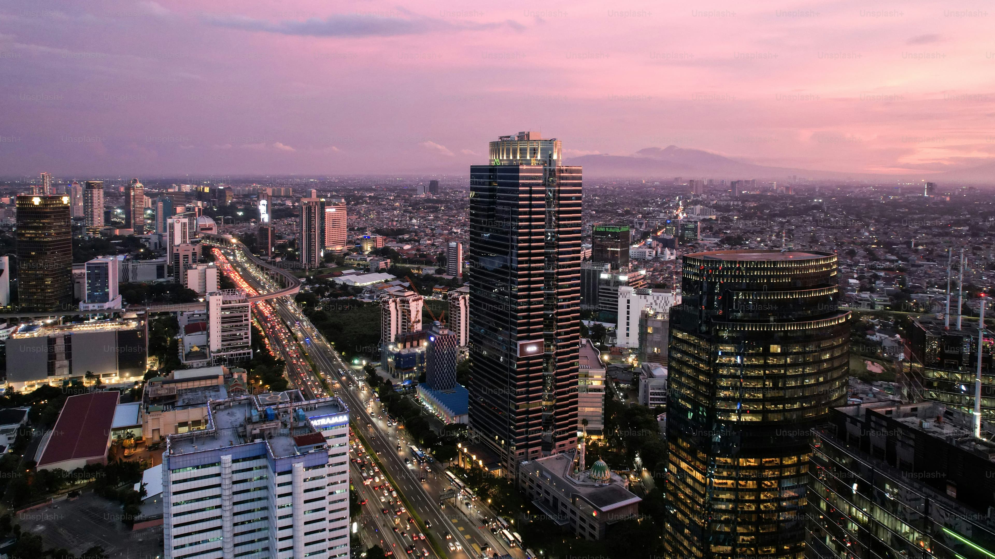 Santiago: el Cerro San Cristobal (880 m), La Vega Central y la noche de Bellavista
