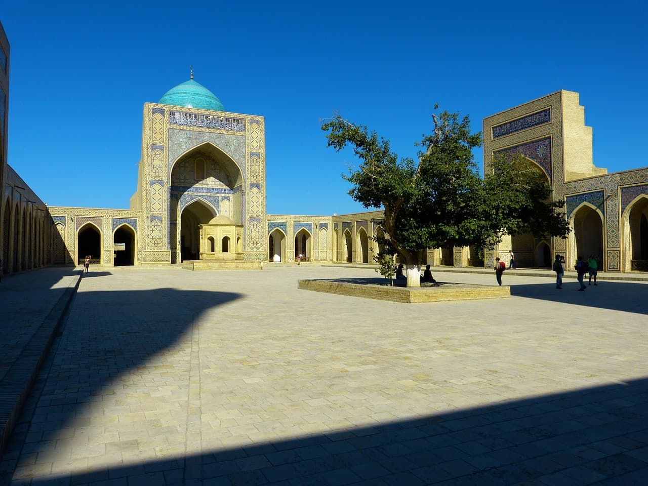 Samarkanda: tumba de Daniel y los viñedos de Hovrenko, y el Afrosiyob a Bujará