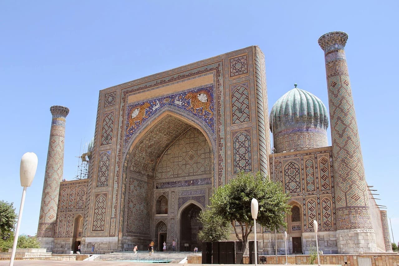 Samarkanda: el mausoleo de Tamerlán, la mezquita Bibi-Khanym y el bazar de Siab