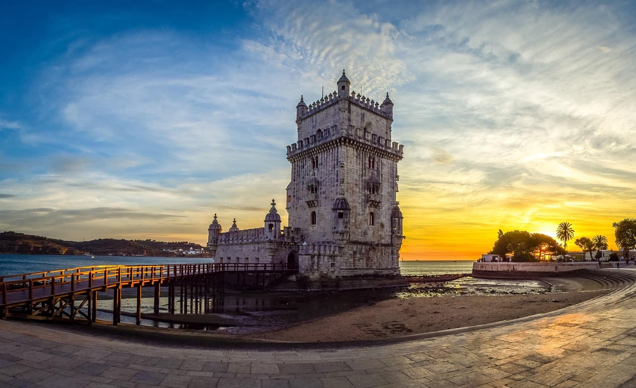 Belém y Alfama: pastéis, Jerónimos y fado